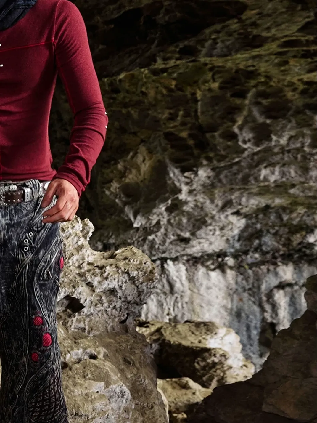 PERSONSOUL | Mottled Uneven Wash Red Black Jeans