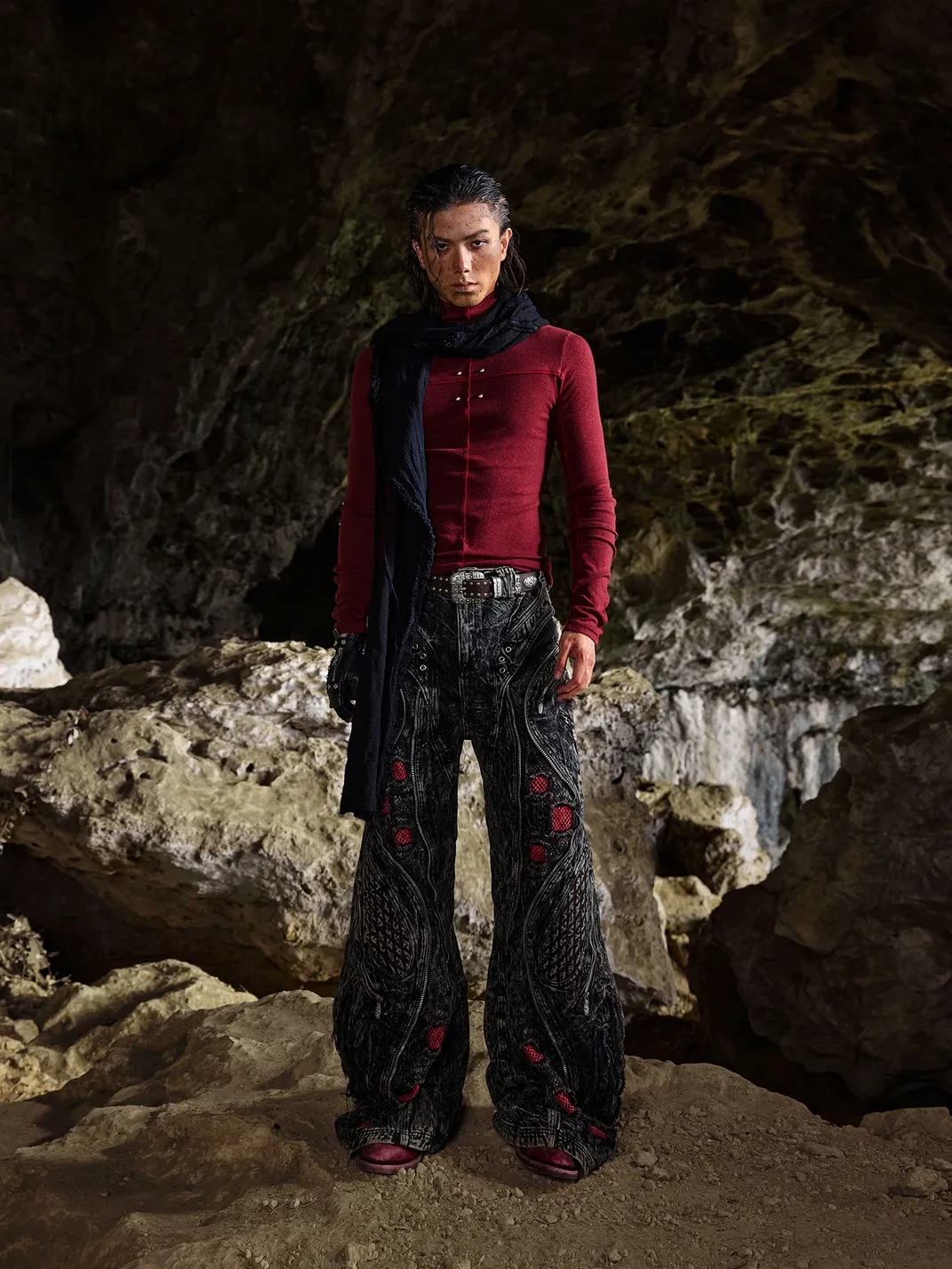 PERSONSOUL | Mottled Uneven Wash Red Black Jeans