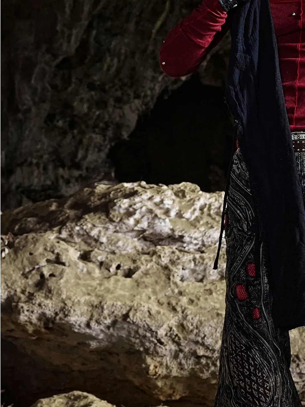 PERSONSOUL | Mottled Uneven Wash Red Black Jeans