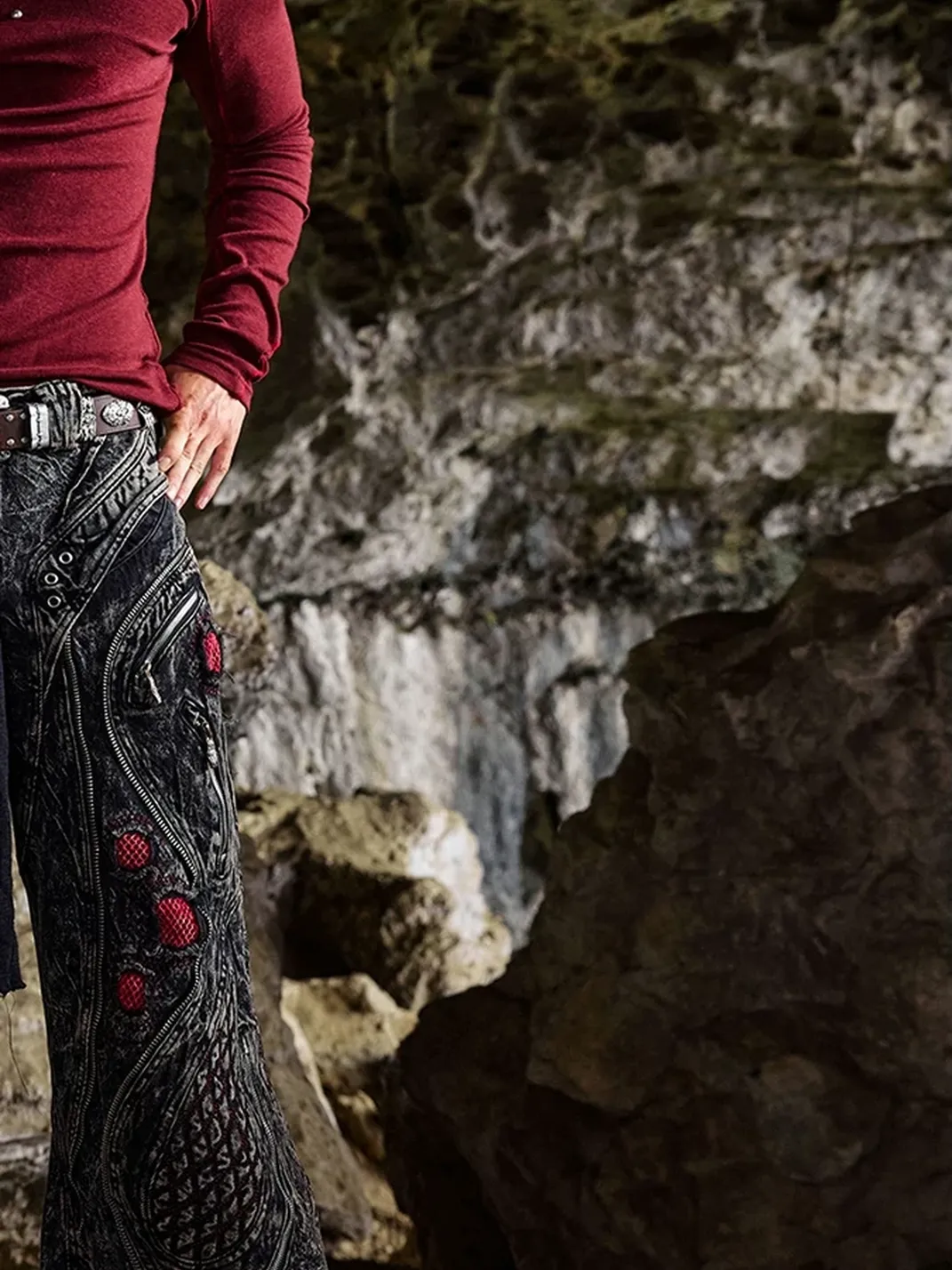 PERSONSOUL | Mottled Uneven Wash Red Black Jeans