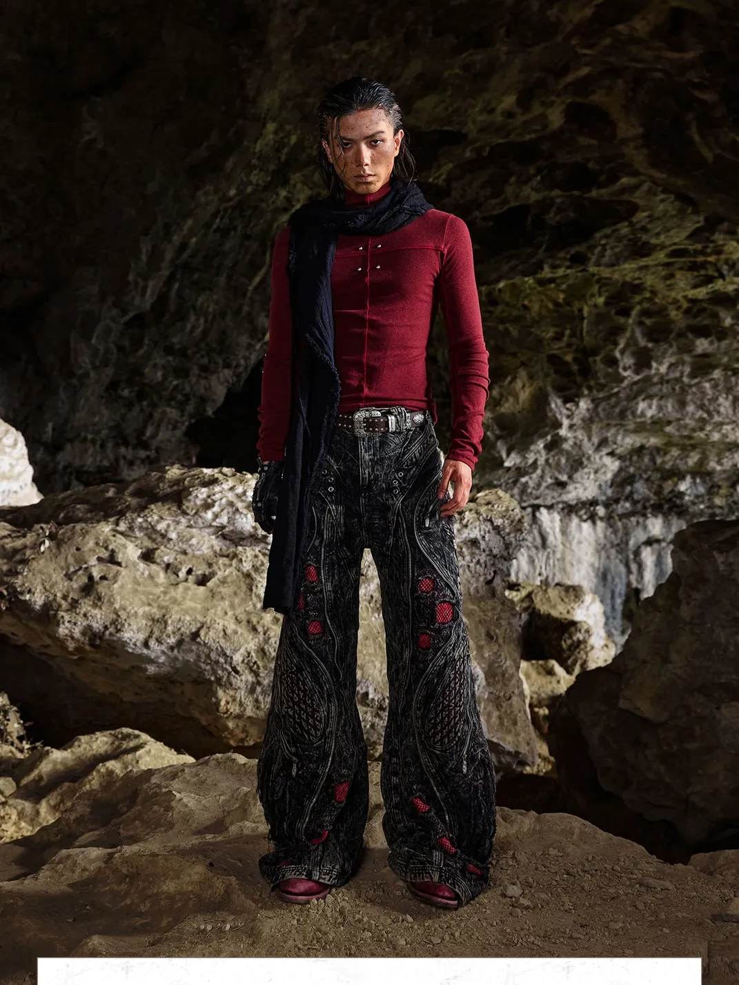 PERSONSOUL | Mottled Uneven Wash Red Black Jeans