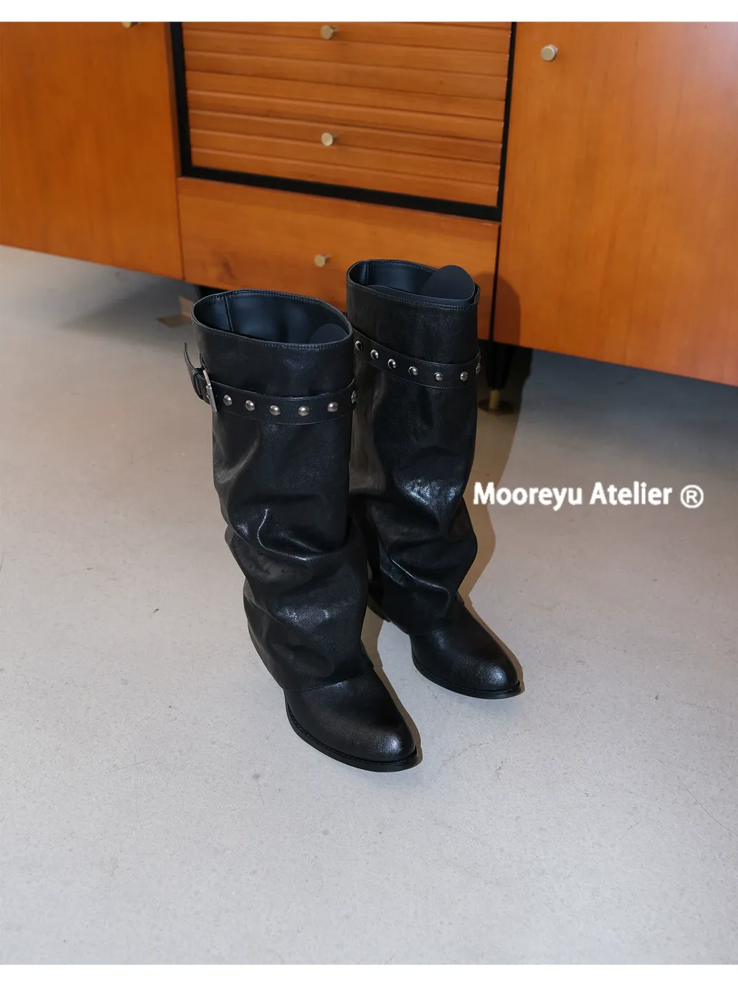 Mooreyu | Pointed Toe Slouchy Black Rivet Boots