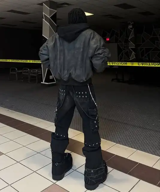 @babyking_donharrizz wear FourthSex 24FW Remake Custom Large Head Rivet Pierced Wax Coated Destroyed Pierced Denim Ski Boots (4/7)