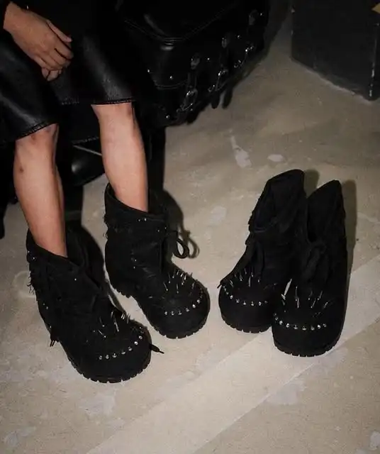 @babyking_donharrizz wear FourthSex 24FW Remake Custom Large Head Rivet Pierced Wax Coated Destroyed Pierced Denim Ski Boots (7/7)