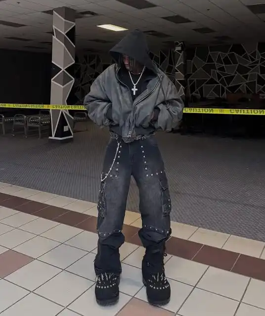 @babyking_donharrizz wear FourthSex 24FW Remake Custom Large Head Rivet Pierced Wax Coated Destroyed Pierced Denim Ski Boots (5/7)
